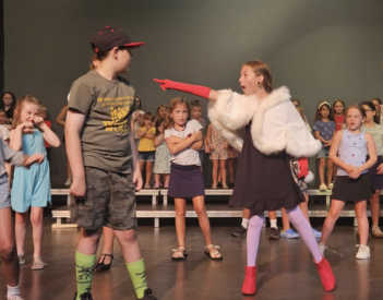 101 Dalmatians boasts a huge cast